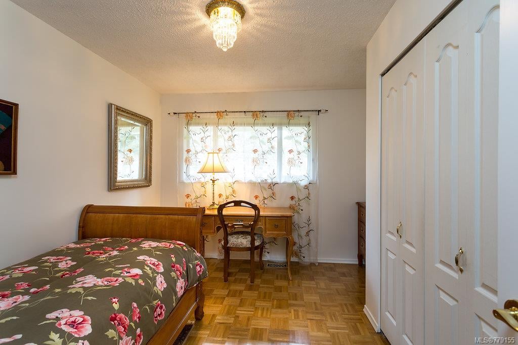592 Cove Cres