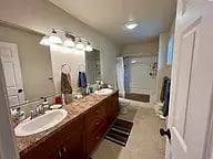 210 NW Terre View Dr #E