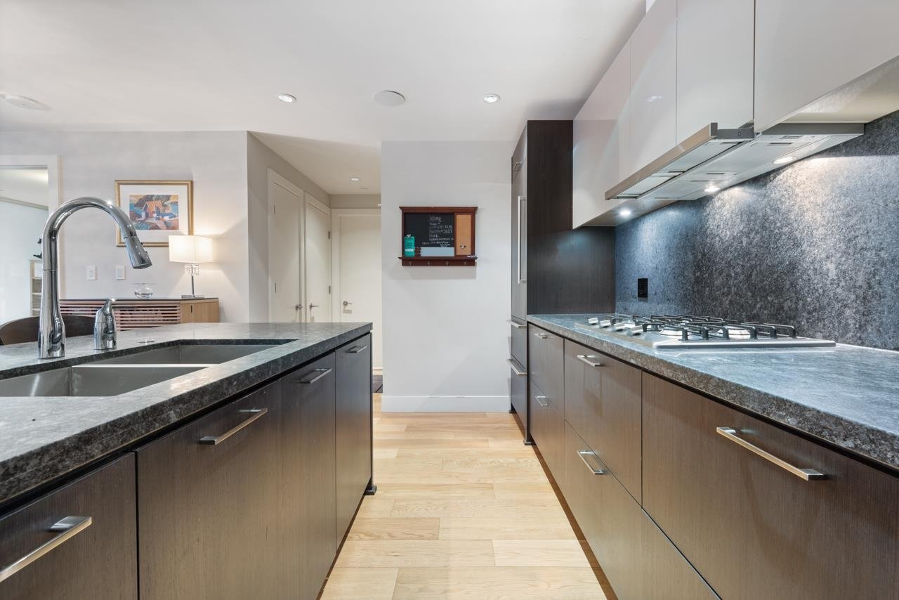 504-866 Arthur Erickson Pl