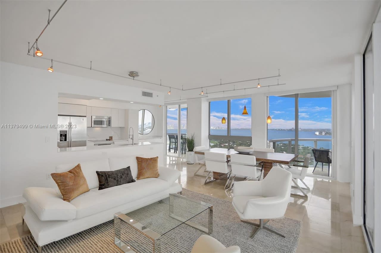 6365 Collins Ave., #3208