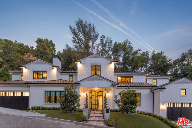 Serene Palazzo