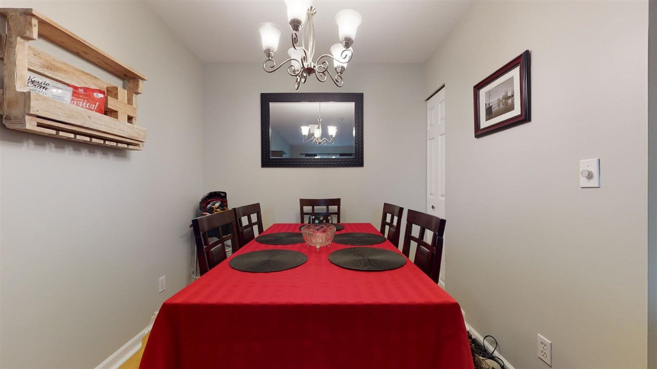 E304-40180 Willow Cres