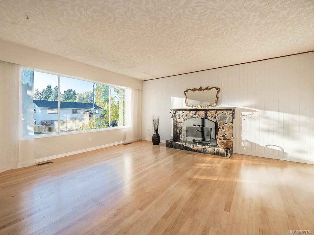 3291 Megaw Pl, Saanich