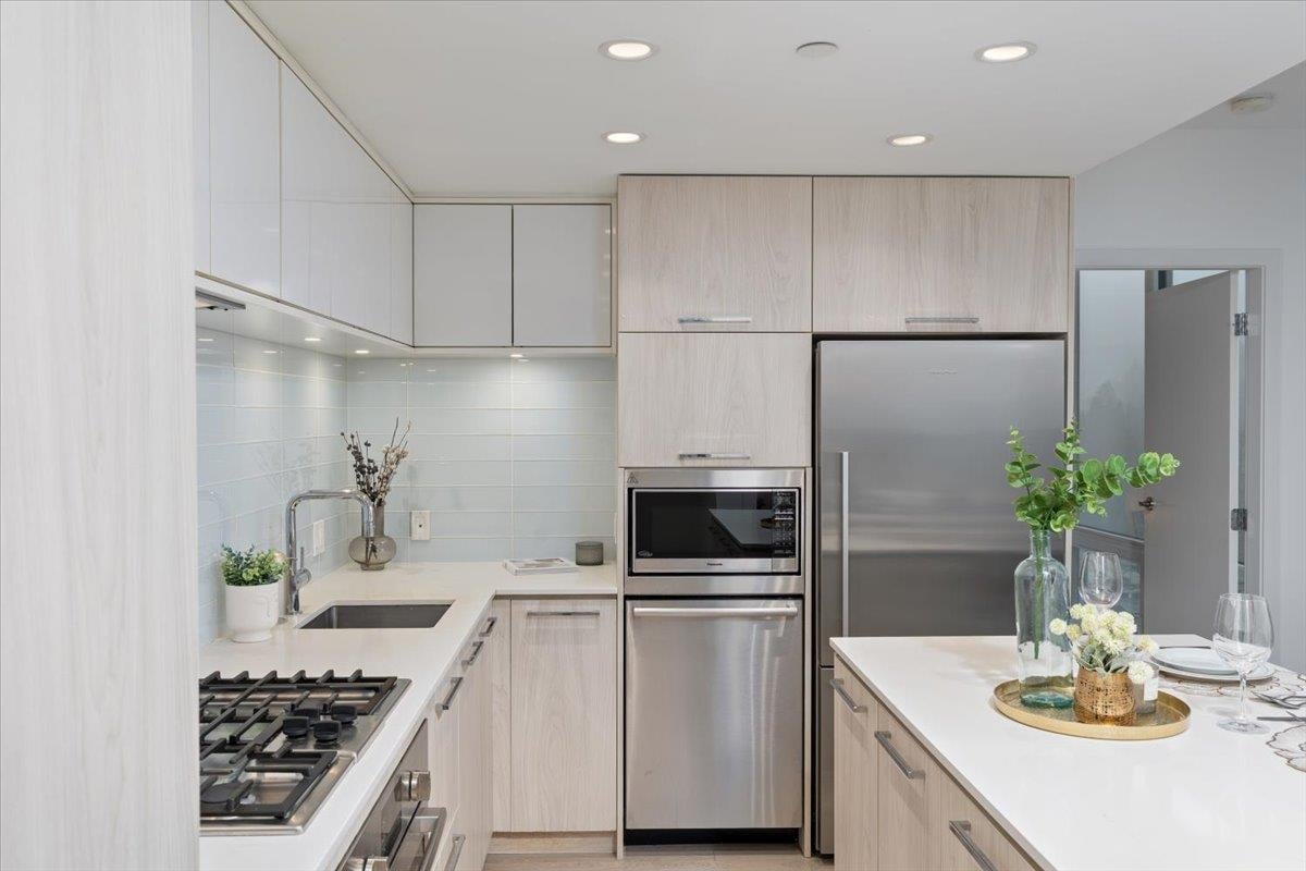 1402-680 Seylynn Cres