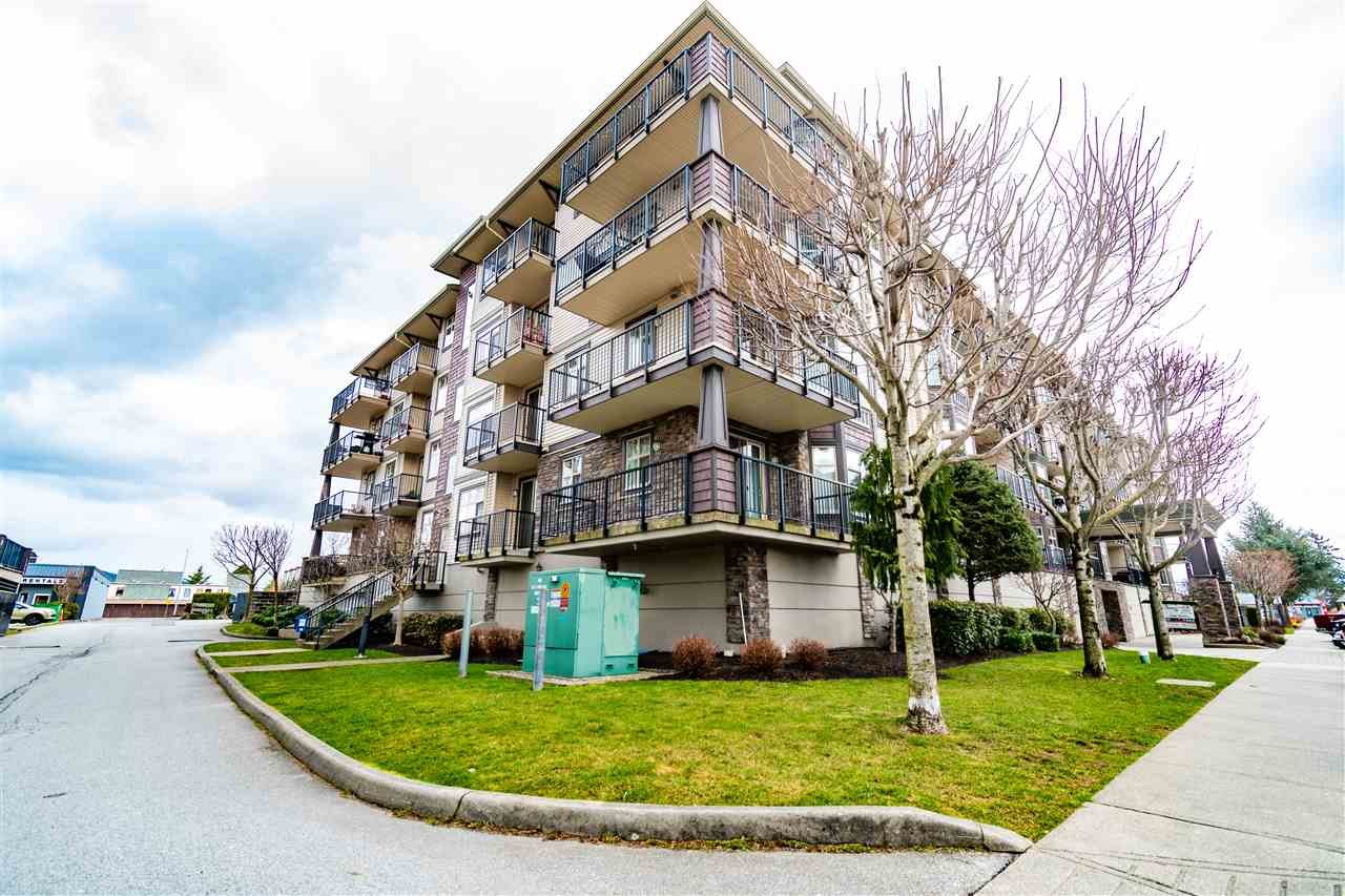 104-45893 Chesterfield Ave