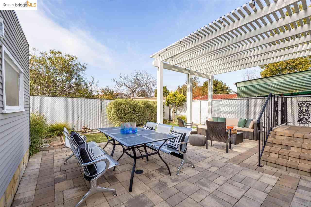 543 E Merle Ct