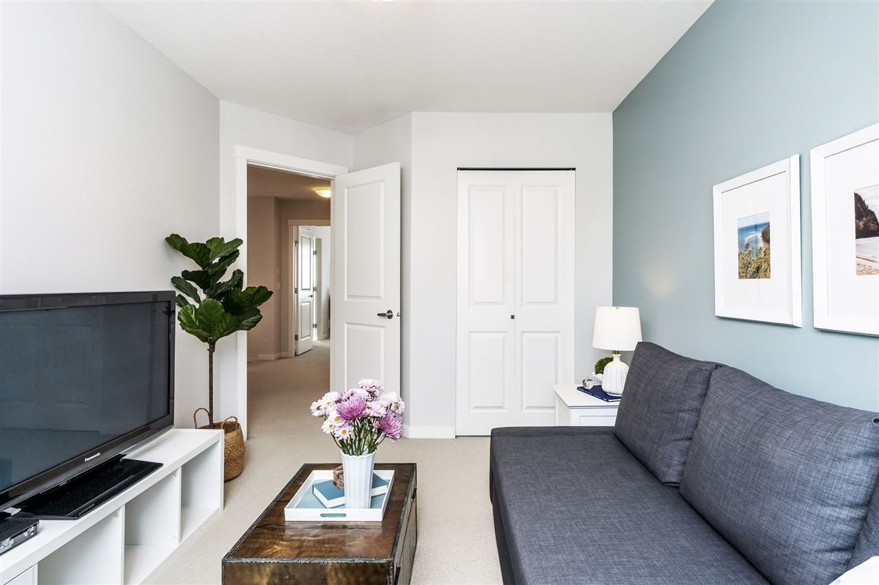 80-55 Hawthorn Dr