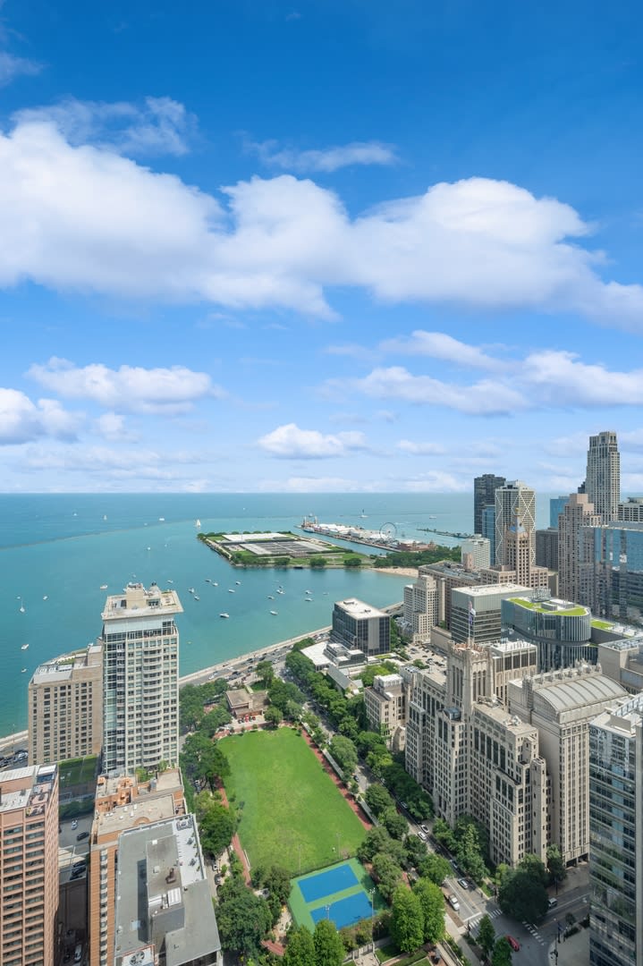 180 E PEARSON Street Unit: 4504