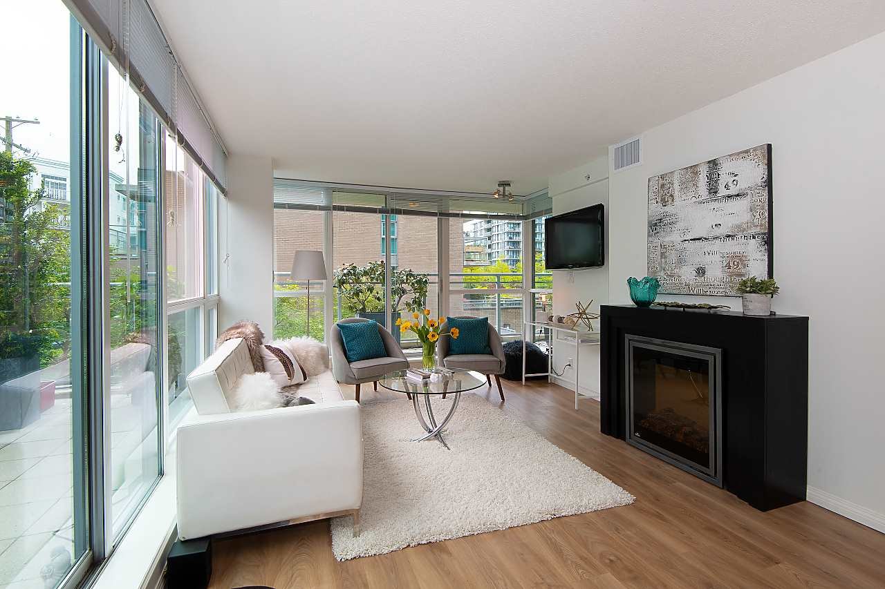 301-138 E Esplanade Ave