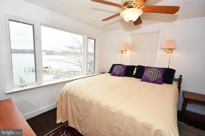 2 Shore Walk Rd