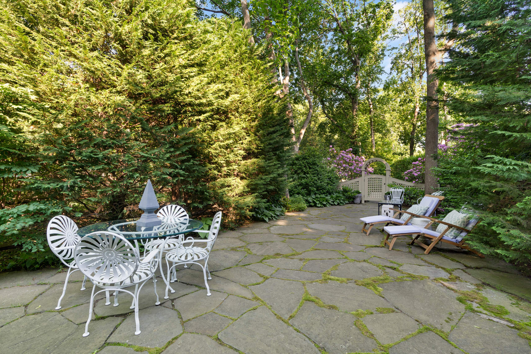 Picture Perfect Sag Harbor Village Cottage with Serene Water Views