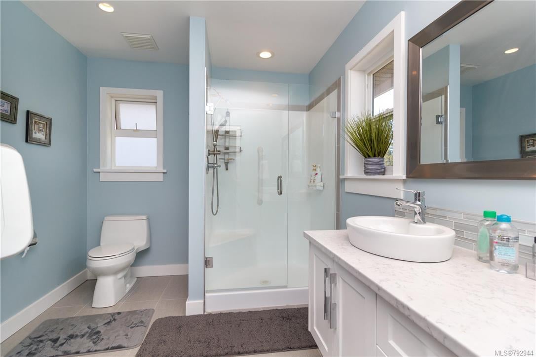 2406 Fleetwood Crt, Langford