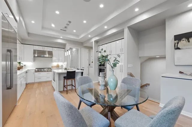 1233 Roslyn Lane, Unit A