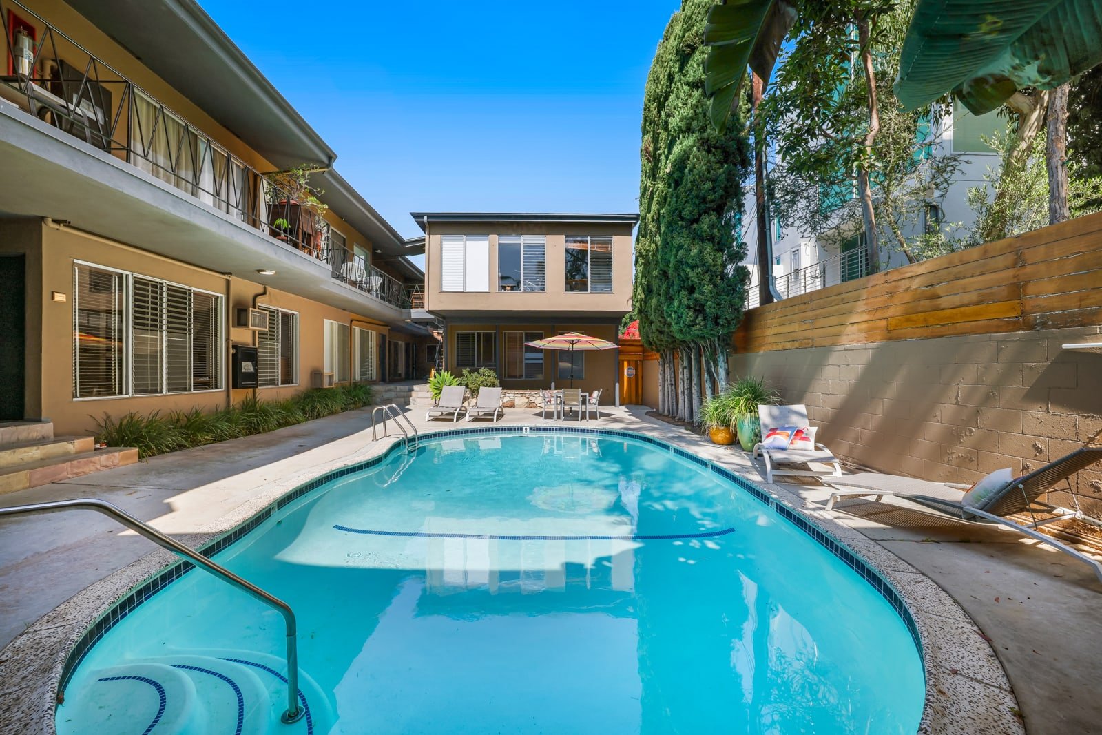 1275 Havenhurst Drive #8
