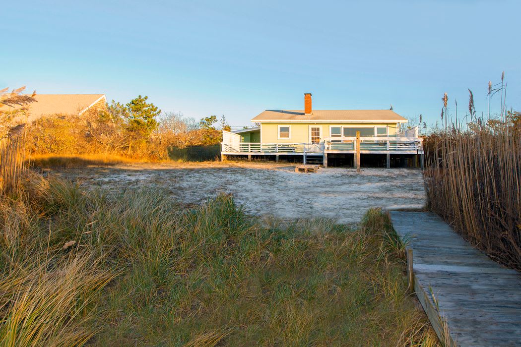 Bay Front Beach Bungalow on Flying Point