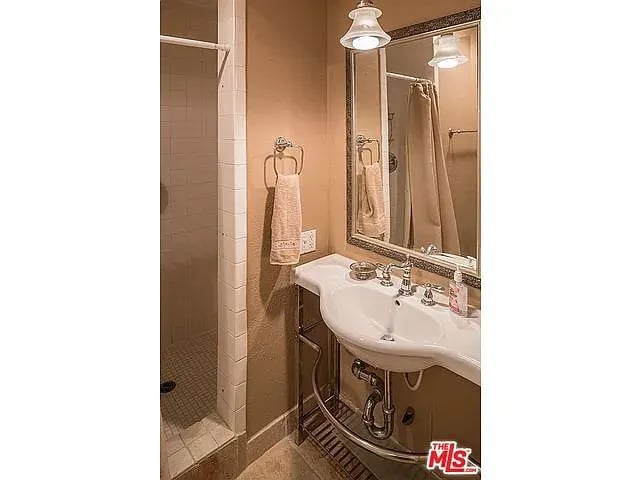 101 California Ave, #207