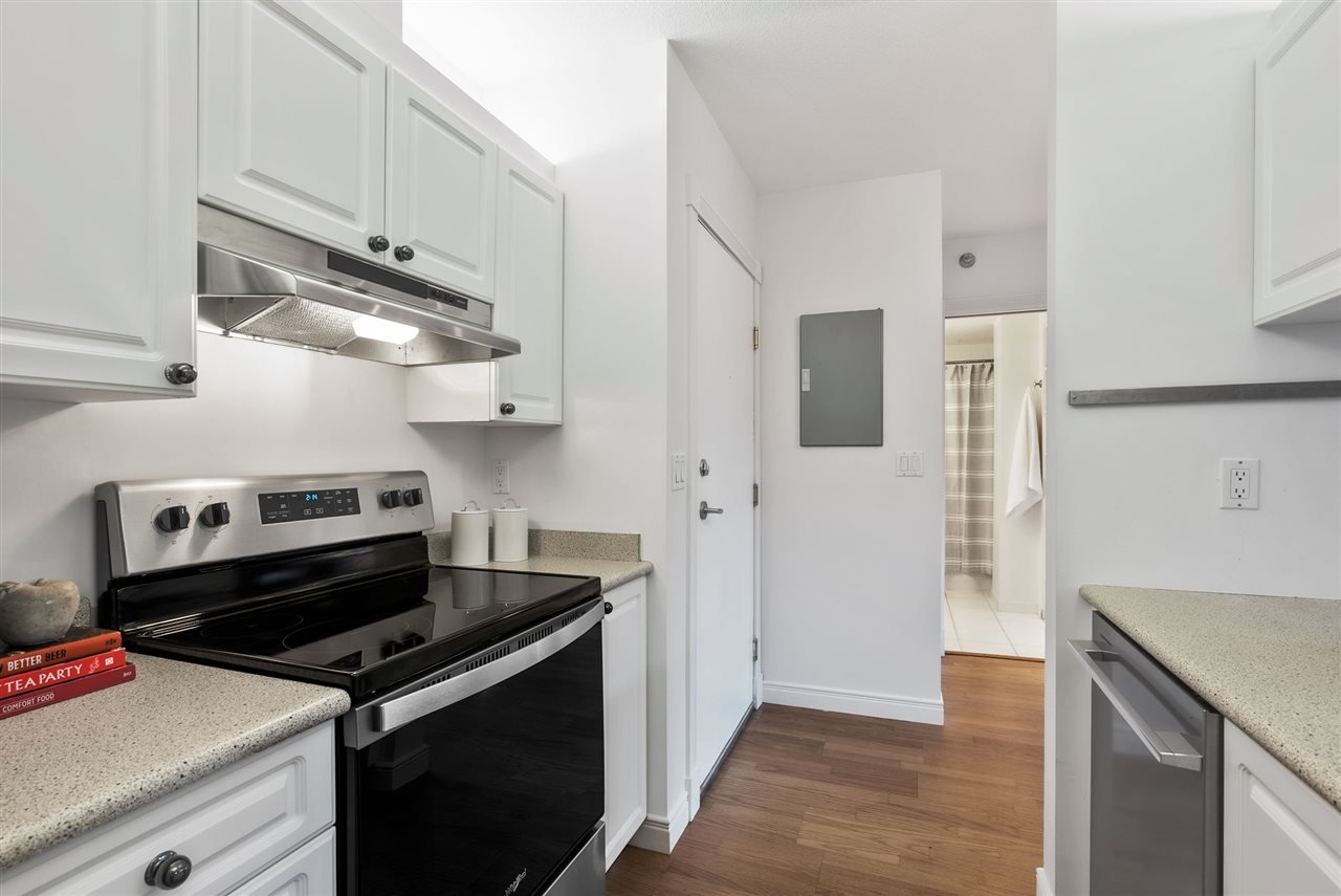 402-233 Abbott St