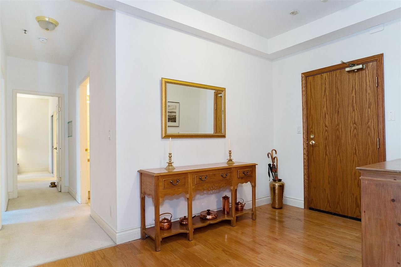110-3777 W 8th Ave
