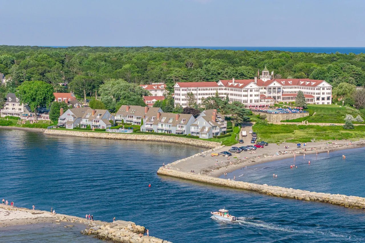 New Listing! 135 Ocean Avenue #8, Kennebunkport, Maine – $1,700,000