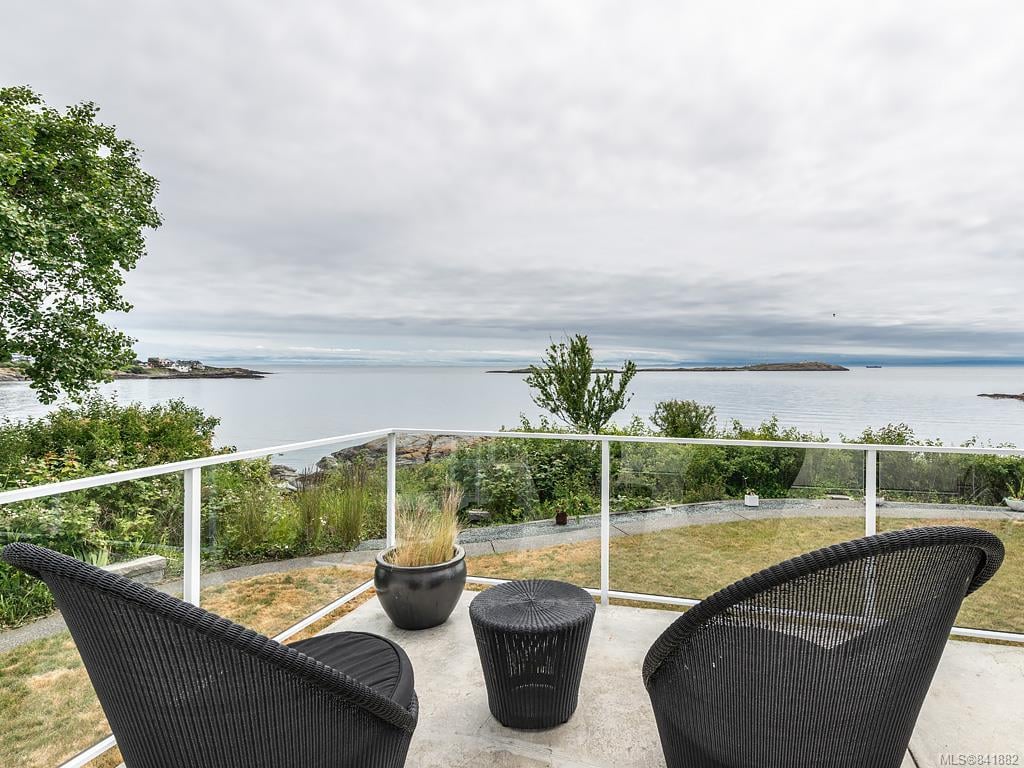 207 Beach Dr