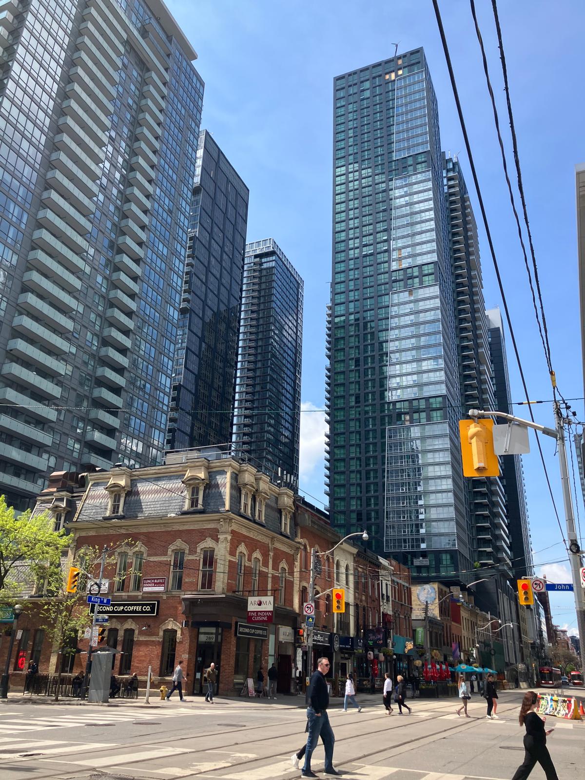 327 King St W Unit: 1105