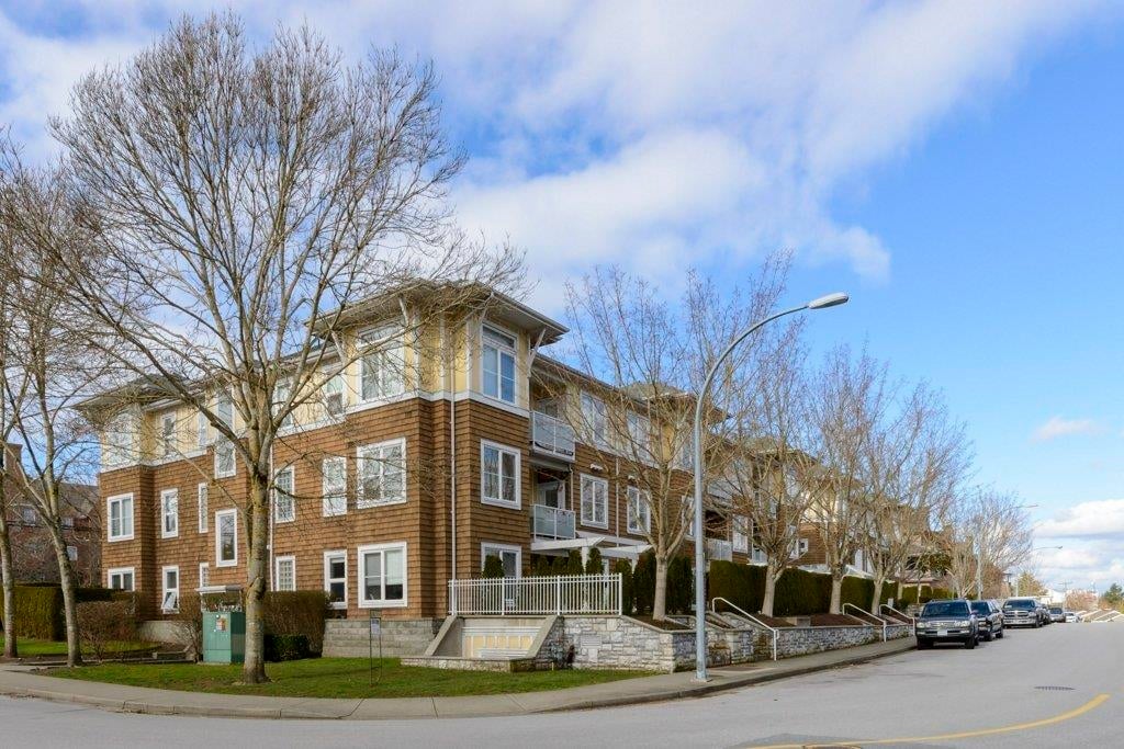 101-1375 View Cres