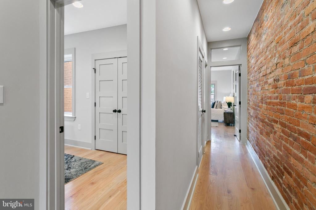 39 Adams St NW