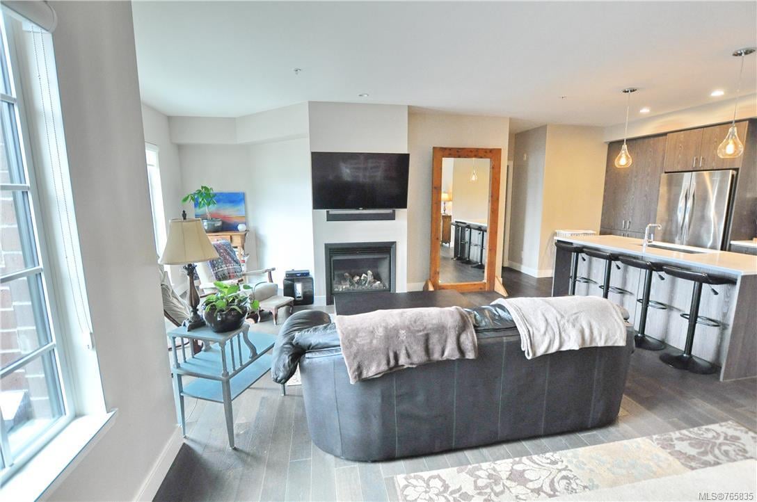 309-1011 Burdett Ave