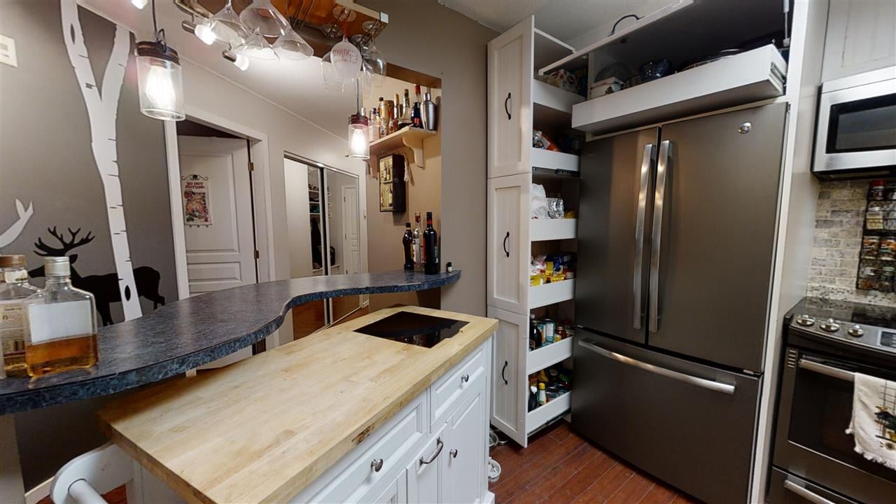 205-13955 Laurel Dr