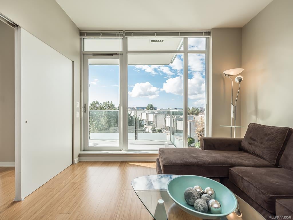 502-373 Tyee Rd
