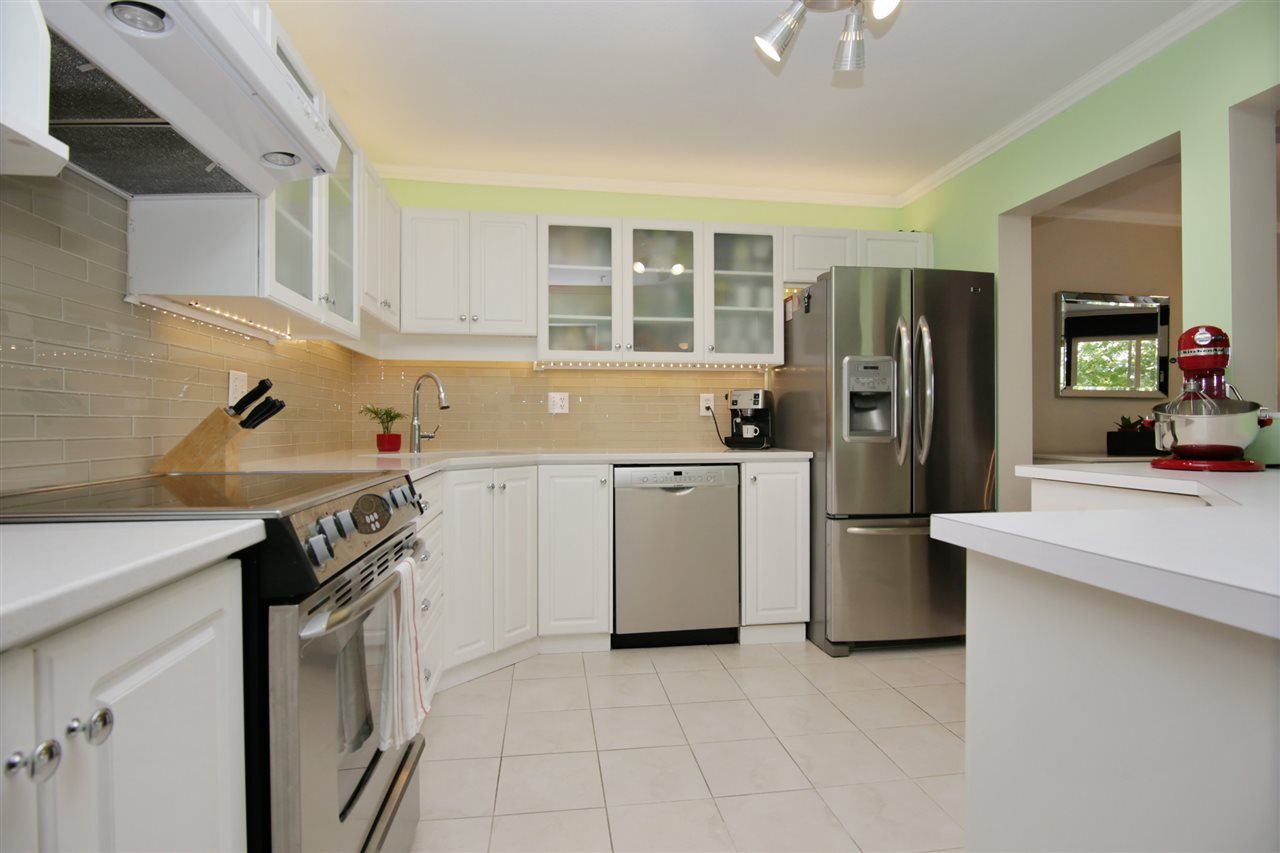 304-2435 Center St