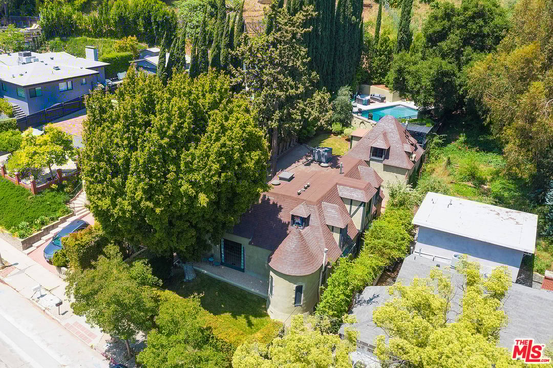 3225 Oakshire Dr