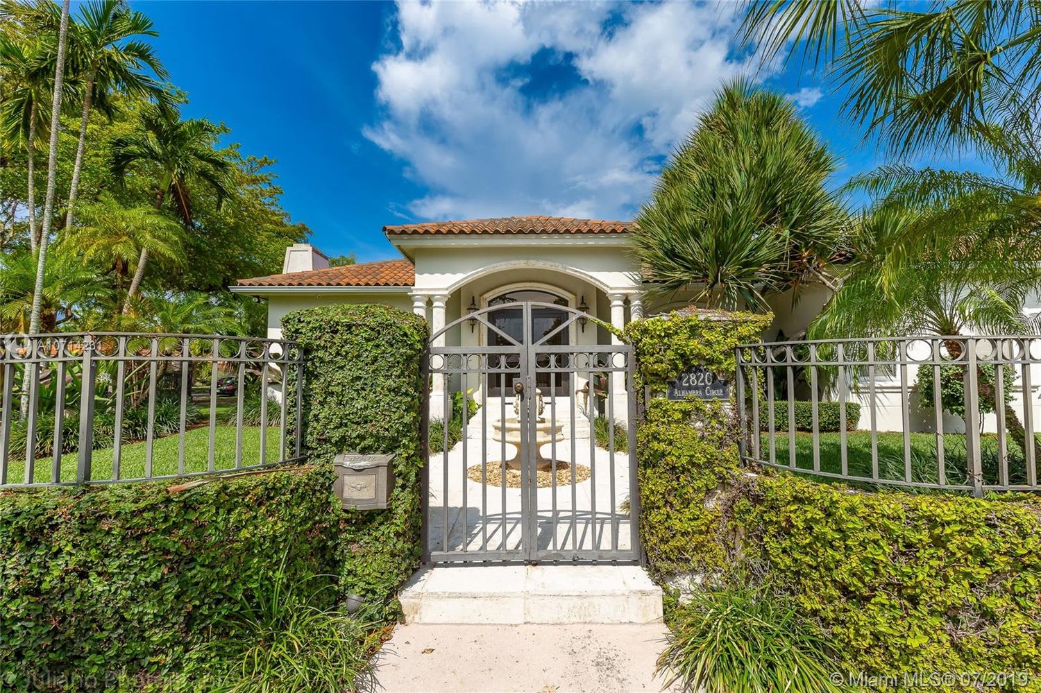2820 Alhambra Cir