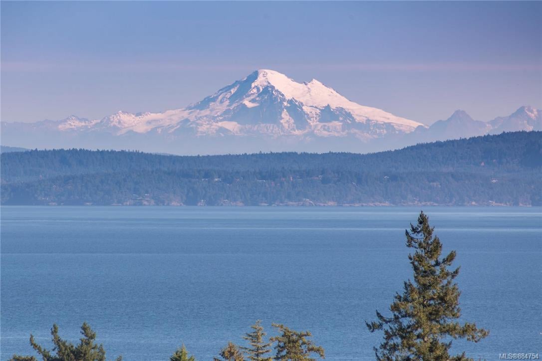 303-5332 Sayward Hill Cres
