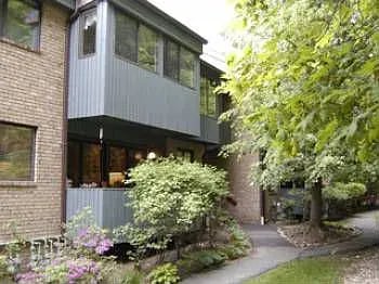 155 Indian Hollow Ct