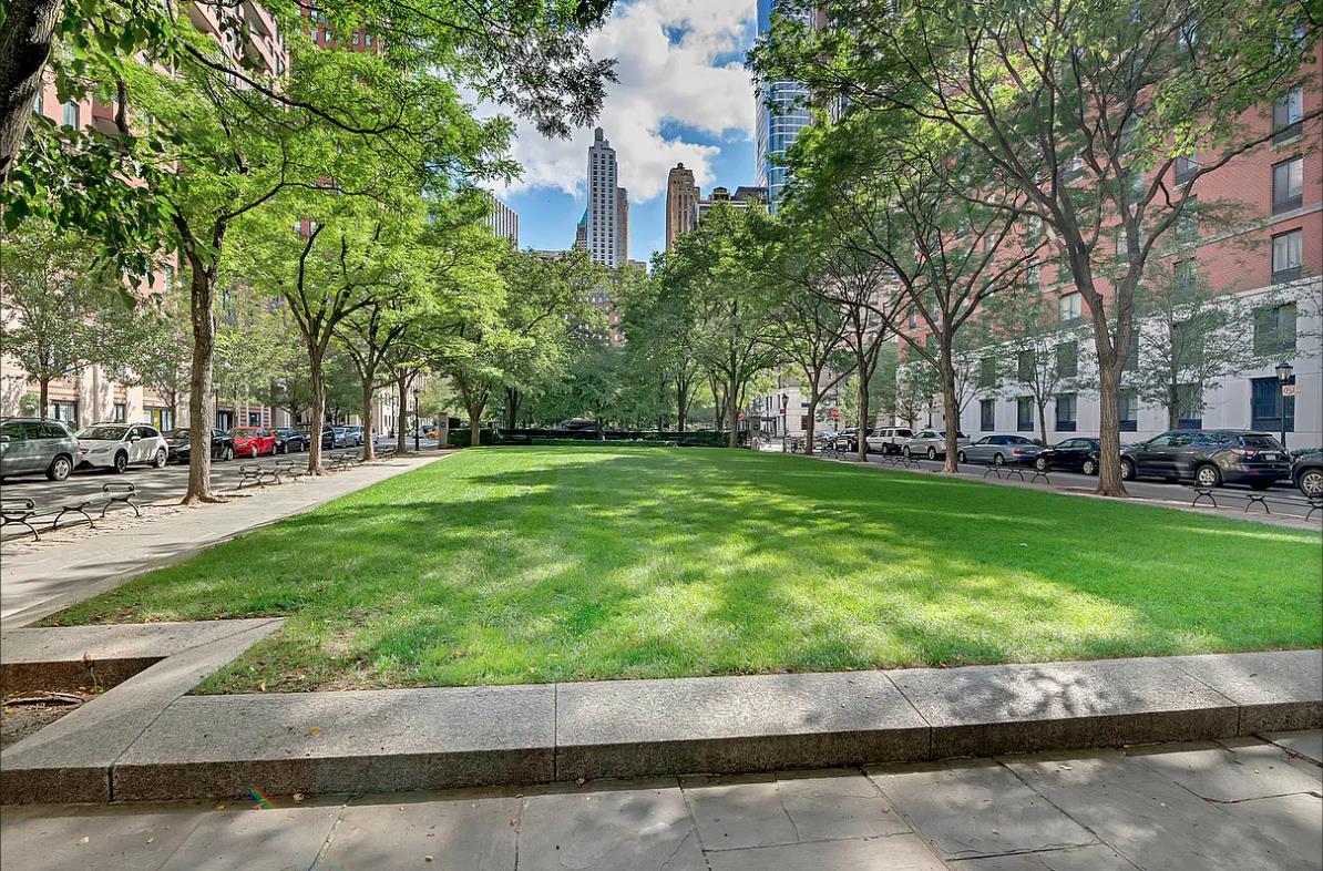 225 Rector Place, Apt 21A