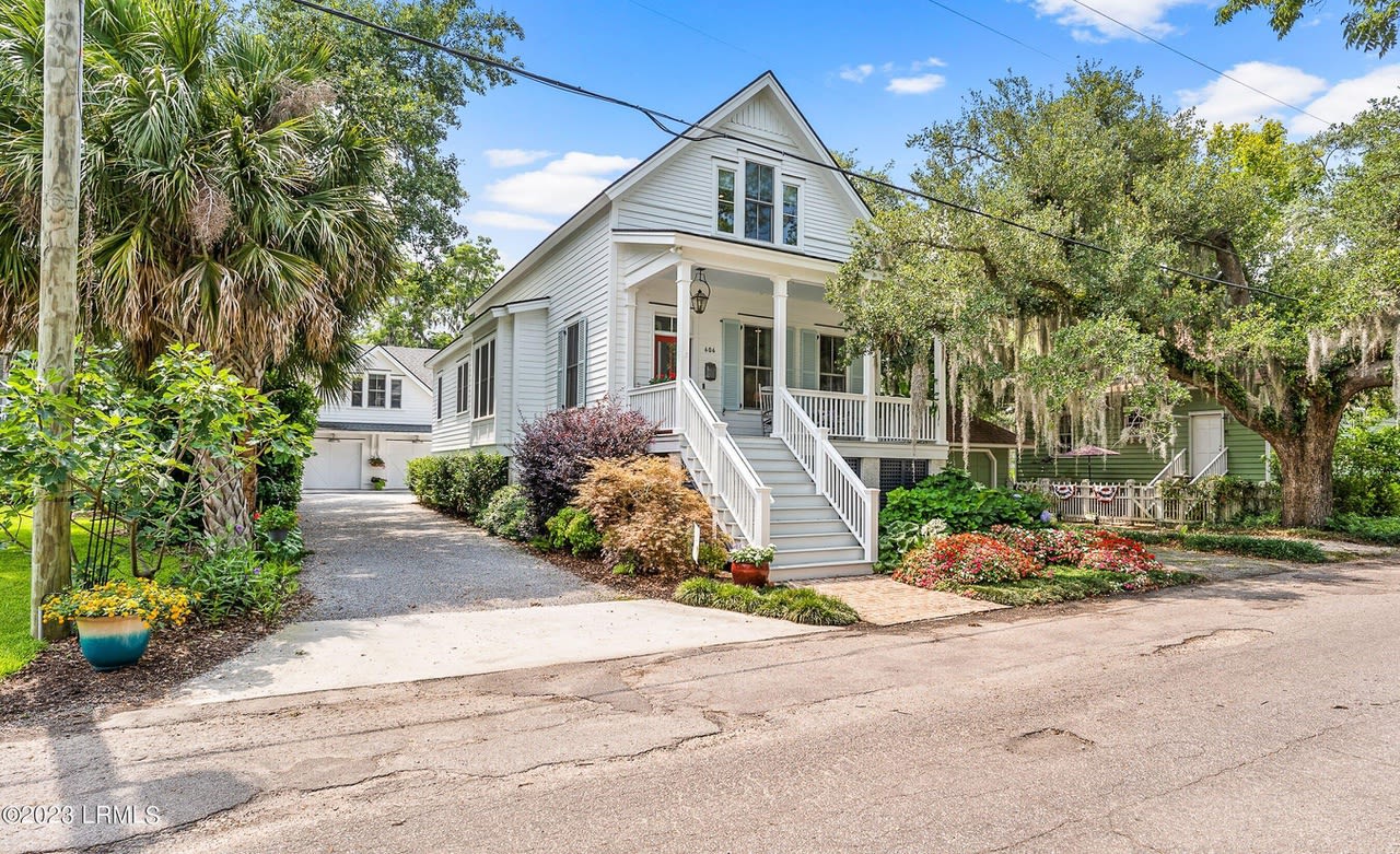 606 New St