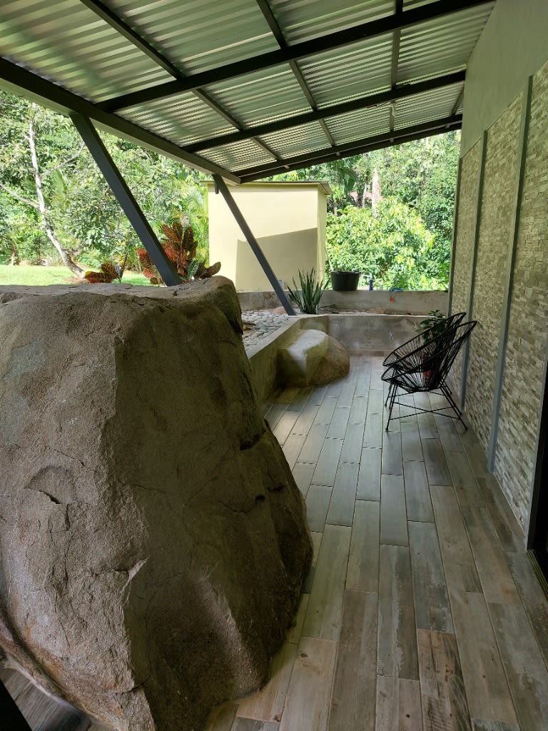 Spacious 2 Bedroom Minutes to the Beach