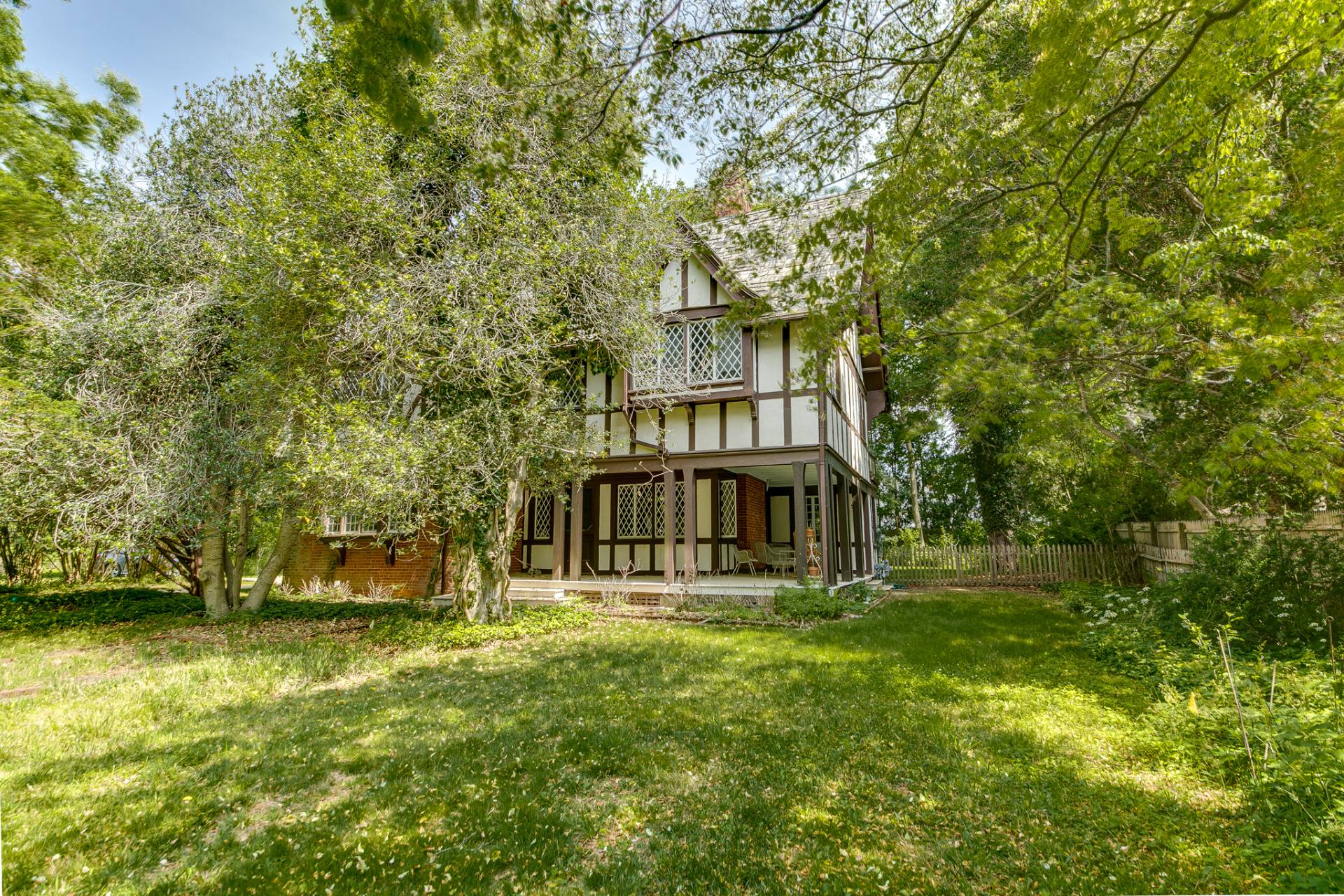 12 Woods Ln