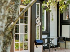 3900 Cadboro Bay Rd