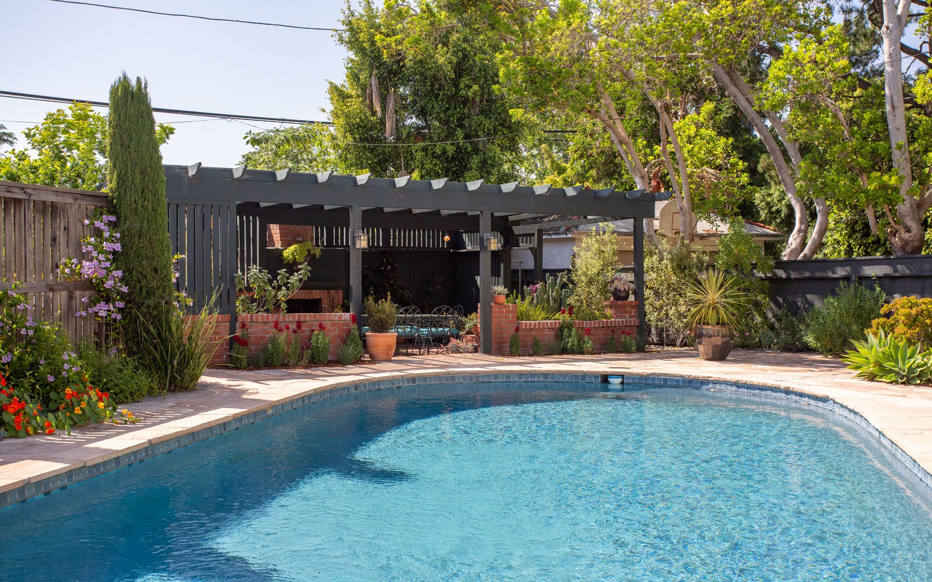 329 N Van Ness Ave, Larchmont