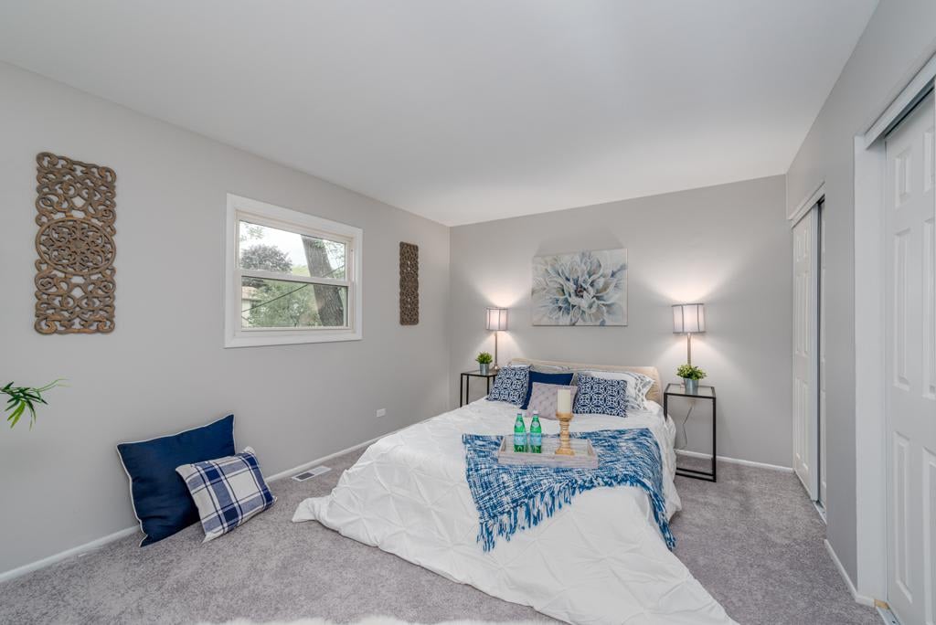7418 Brookside Dr., Hanover Park, IL 60133