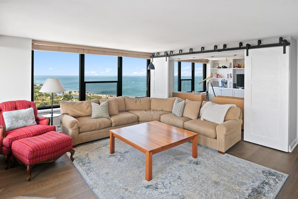 1560 N Sandburg Terrace # 4115