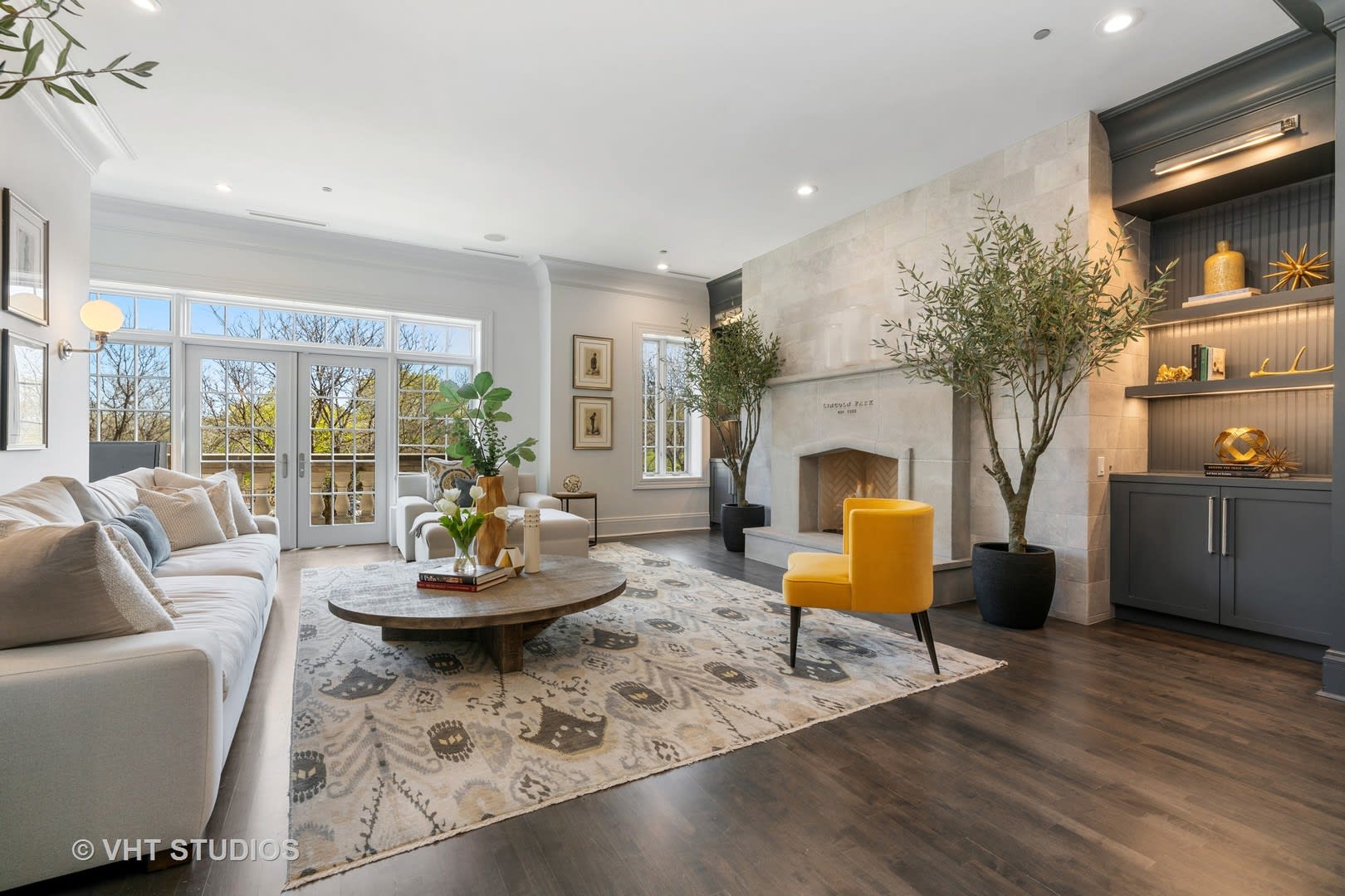 2126 N Lincoln Park West