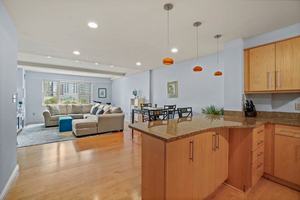 185 Massachusetts Ave, #702