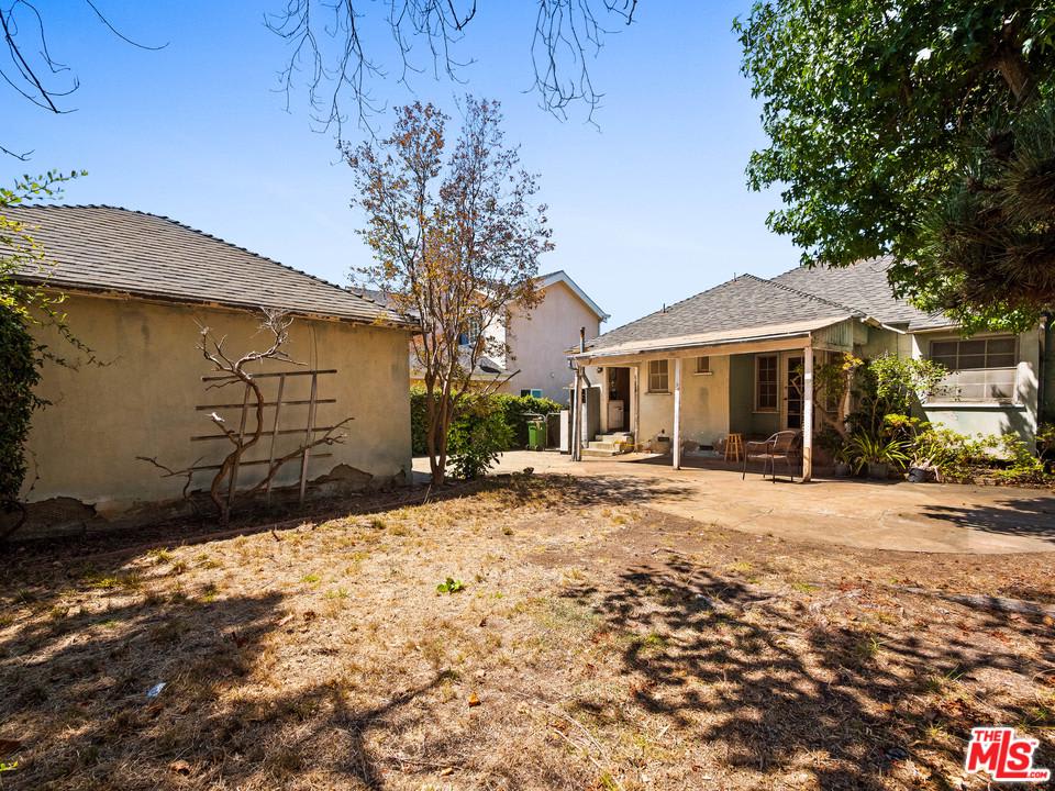 314 S Bundy Dr