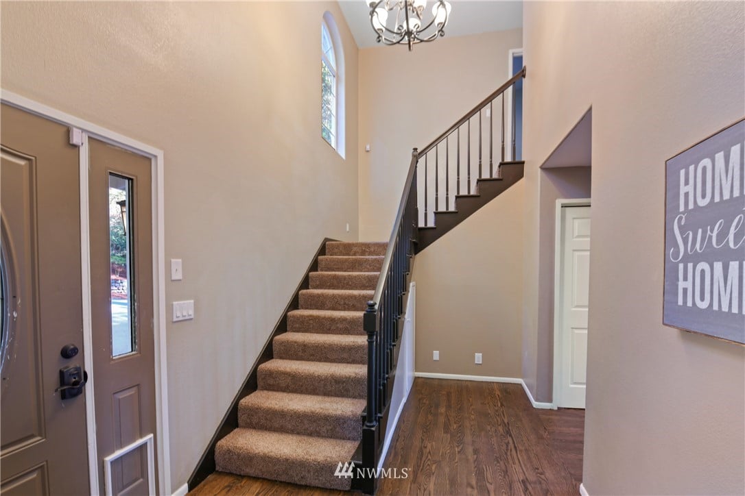 3045 NE Chippewa Ct