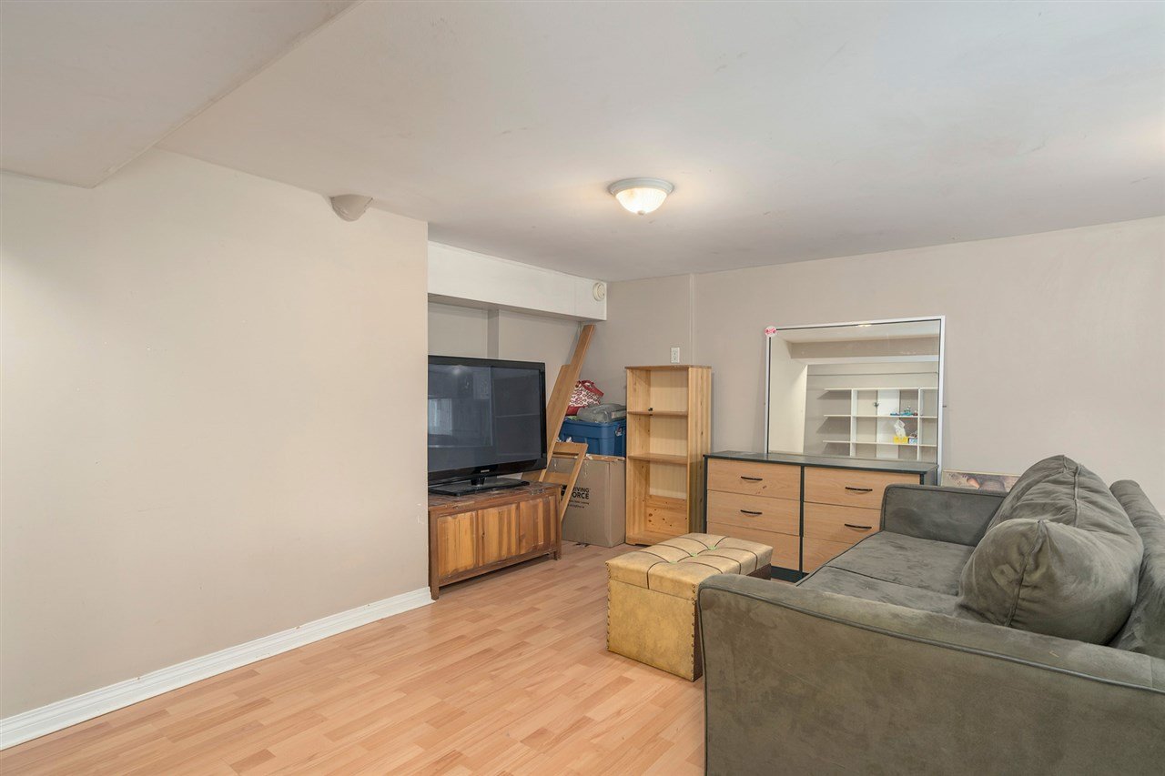 4278 John St