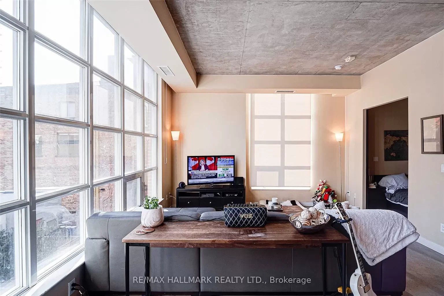 302 - 19 Brant St