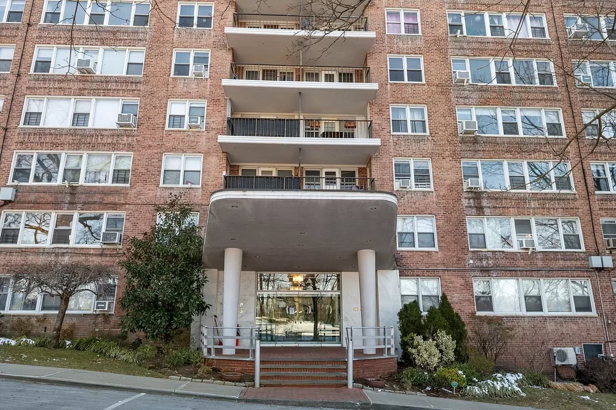 4555 Henry Hudson Parkway West Unit: 308